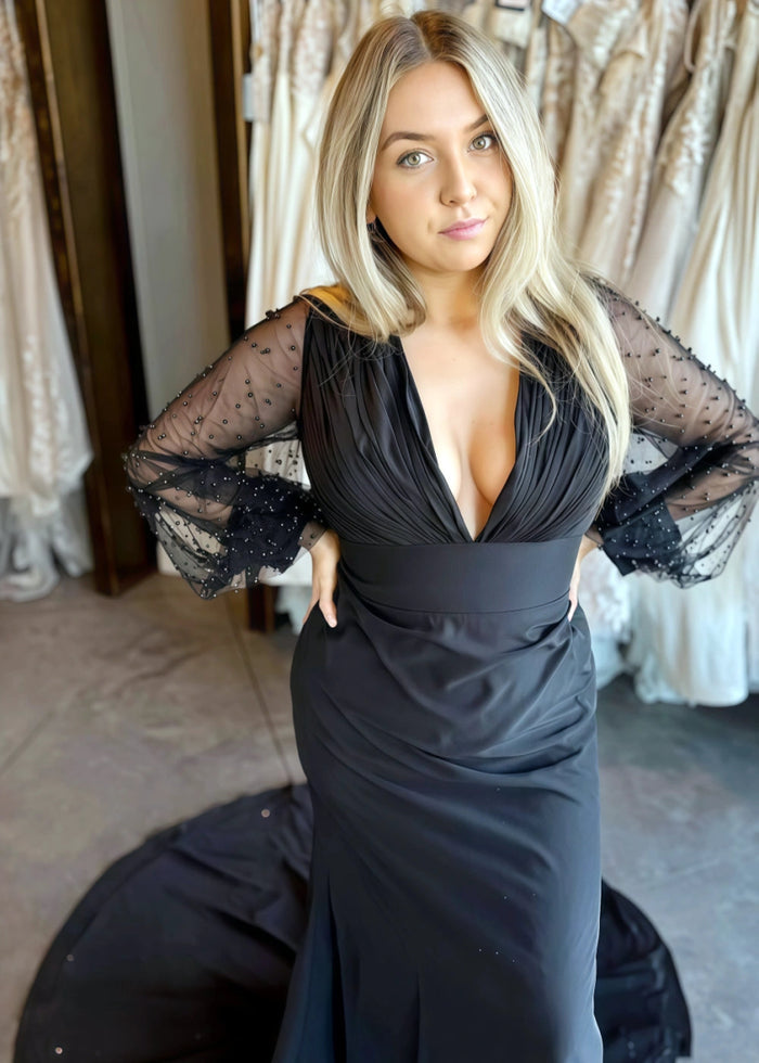 Leah | Timeless Gothic Black Tie Wedding Dress Elegance Modest Long Sleeve Gowns - Black - PromDressClub